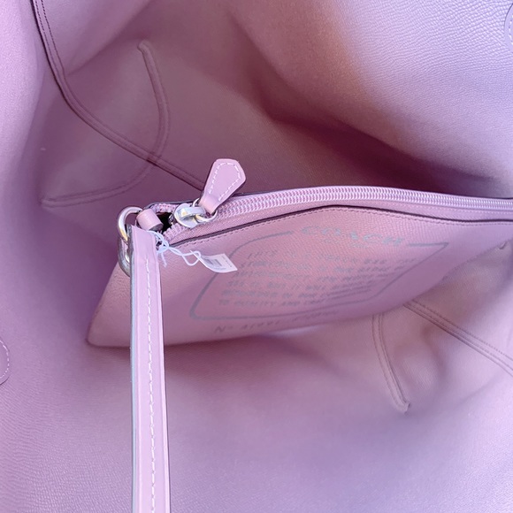 Gaby’sBags👜💕-NWT Coach Reversible Tote & Pouch - Picture 4 of 5